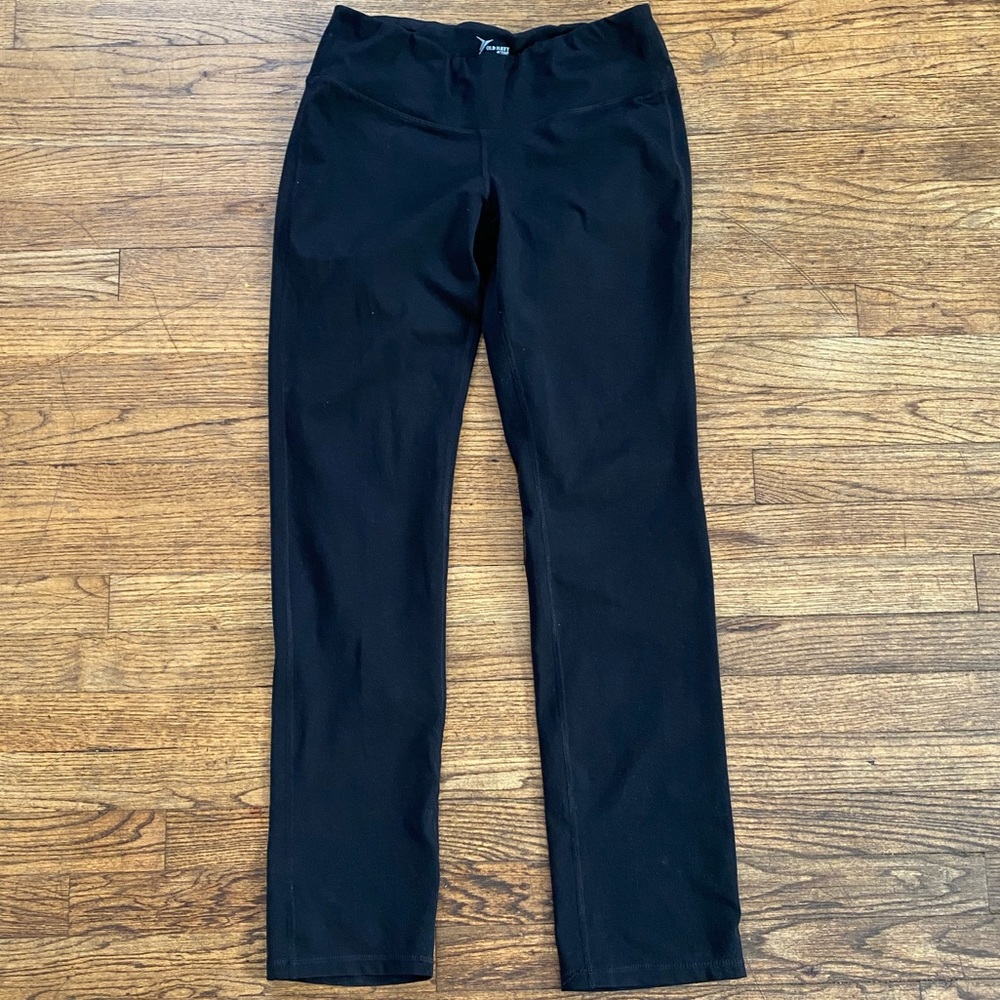 Black old navy active leggings.